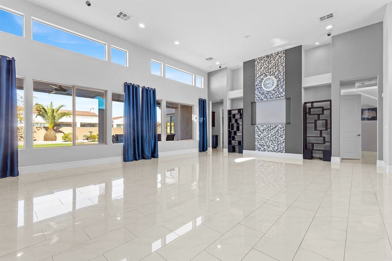 7582 Corvina Ave - Photo 7 of 50