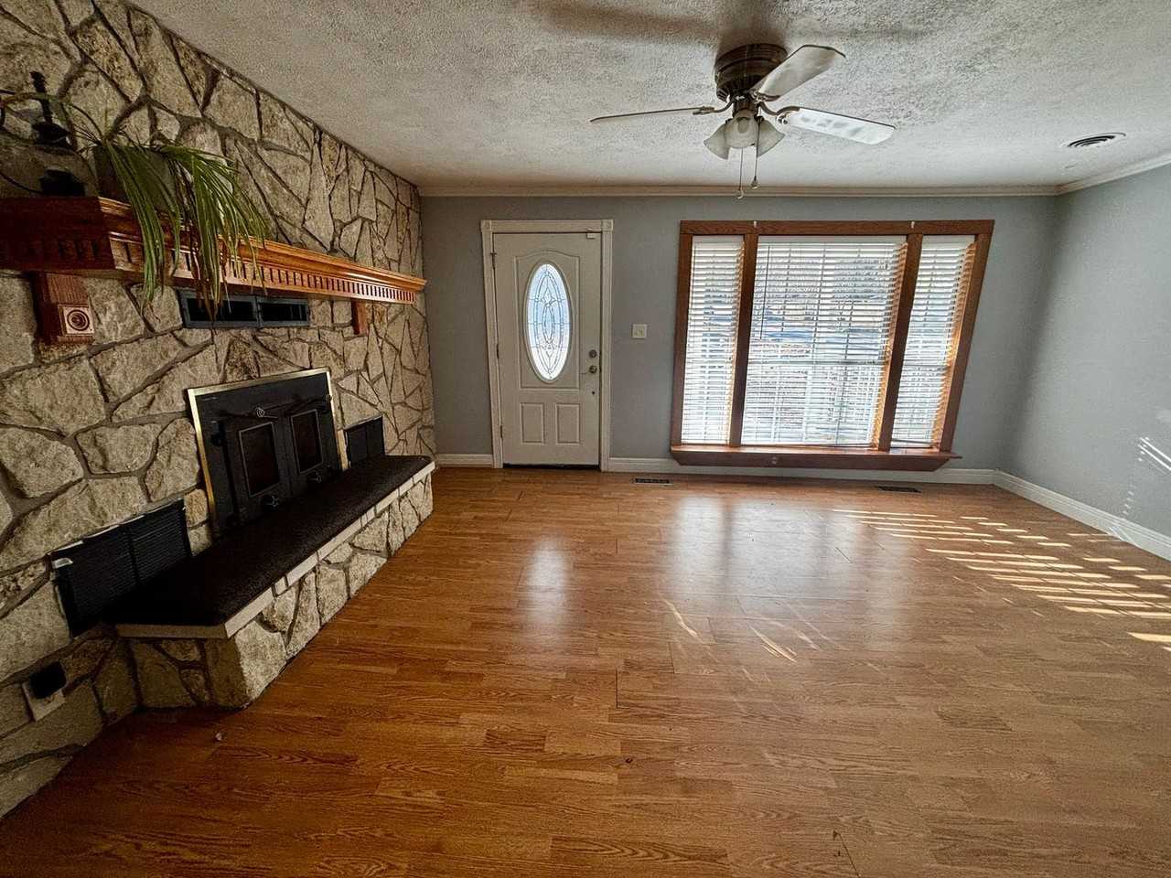 1970 Lincoln Dr - Photo 2 of 13