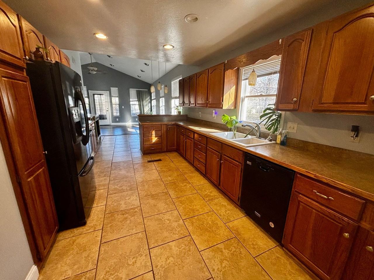 1970 Lincoln Dr - Photo 4 of 13