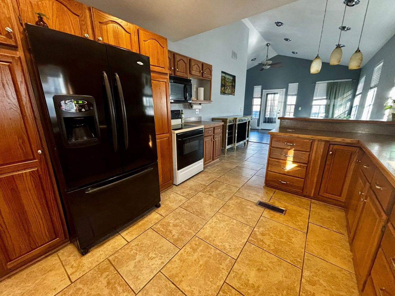 1970 Lincoln Dr - Photo 5 of 13