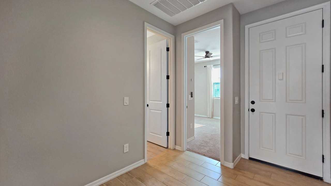 18418 W Sunbelt Dr - Photo 3 of 29