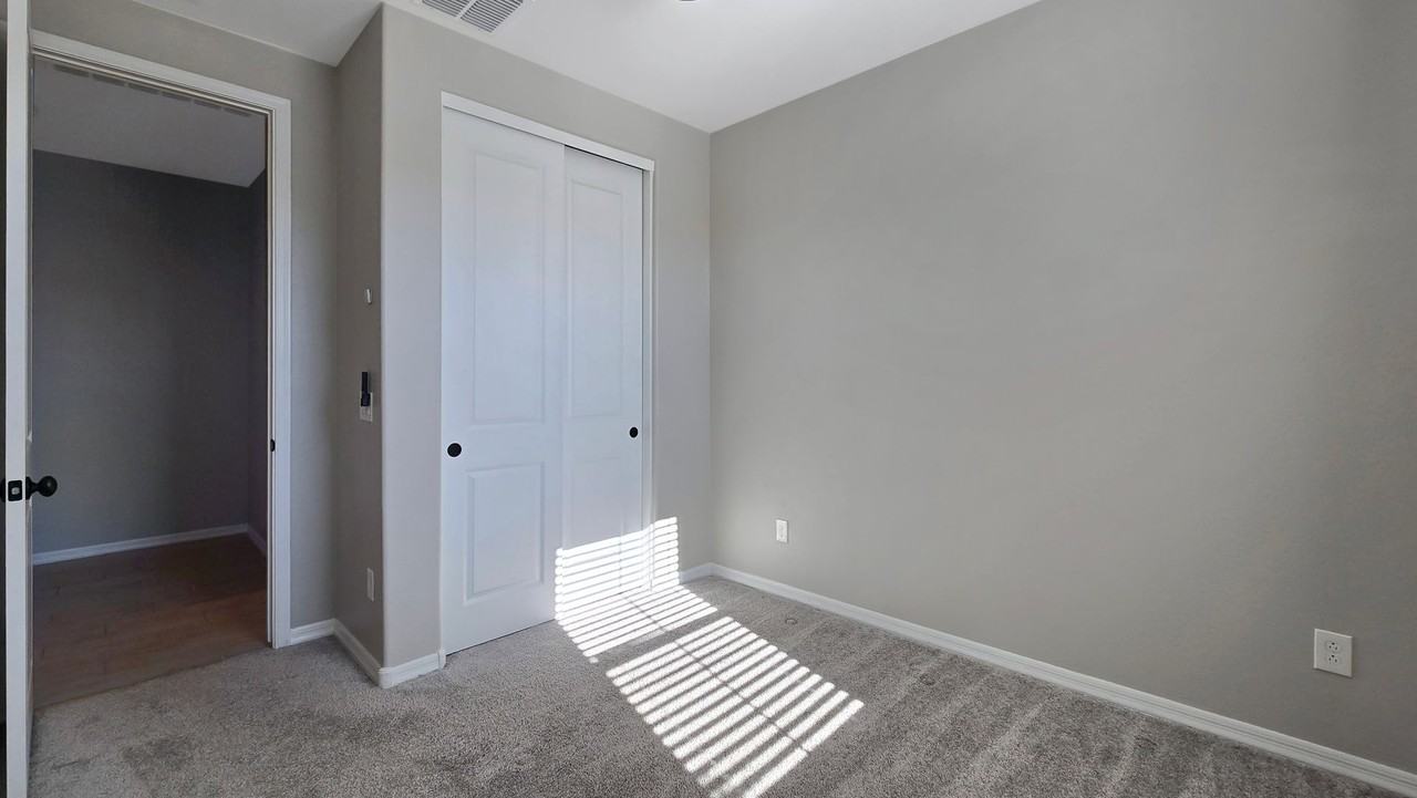 18418 W Sunbelt Dr - Photo 5 of 29