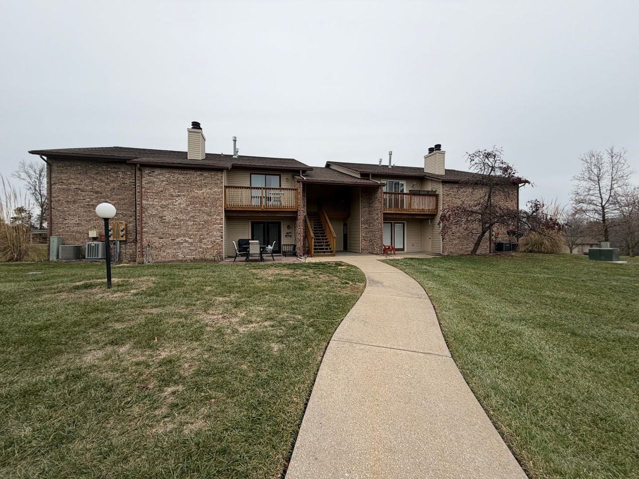 2009 Waterfront Dr N - Photo 2 of 25