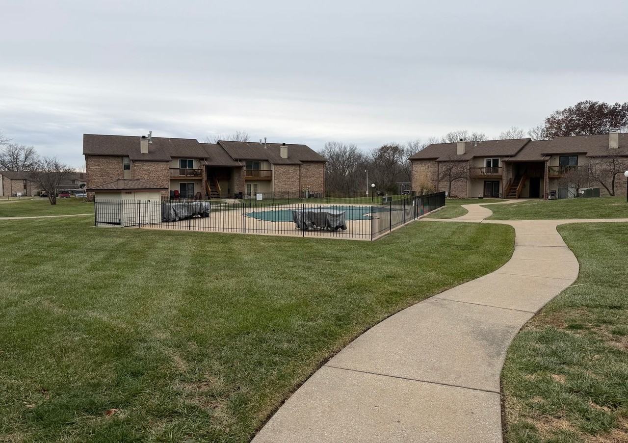 2009 Waterfront Dr N - Photo 3 of 25