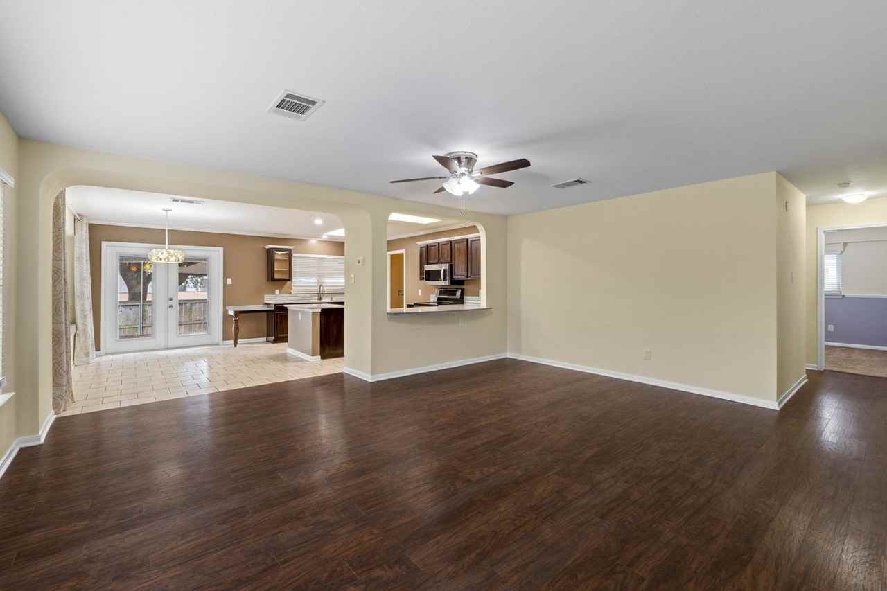 1908 Matagorda Dr - Photo 3 of 26