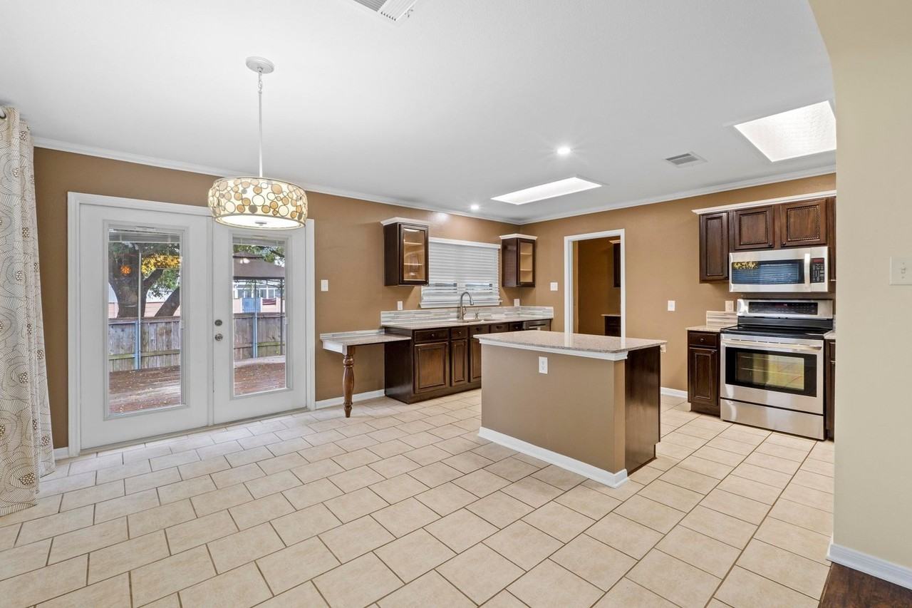 1908 Matagorda Dr - Photo 6 of 26