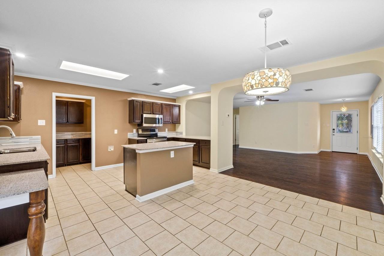 1908 Matagorda Dr - Photo 7 of 26