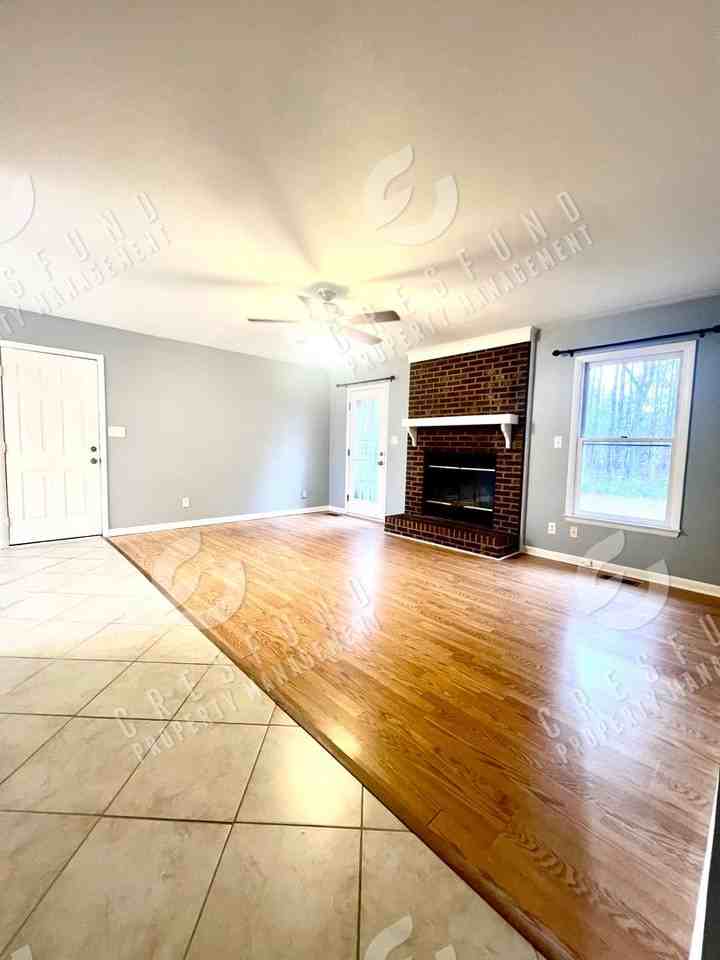 1221 Butterwood Cir - Photo 2 of 16