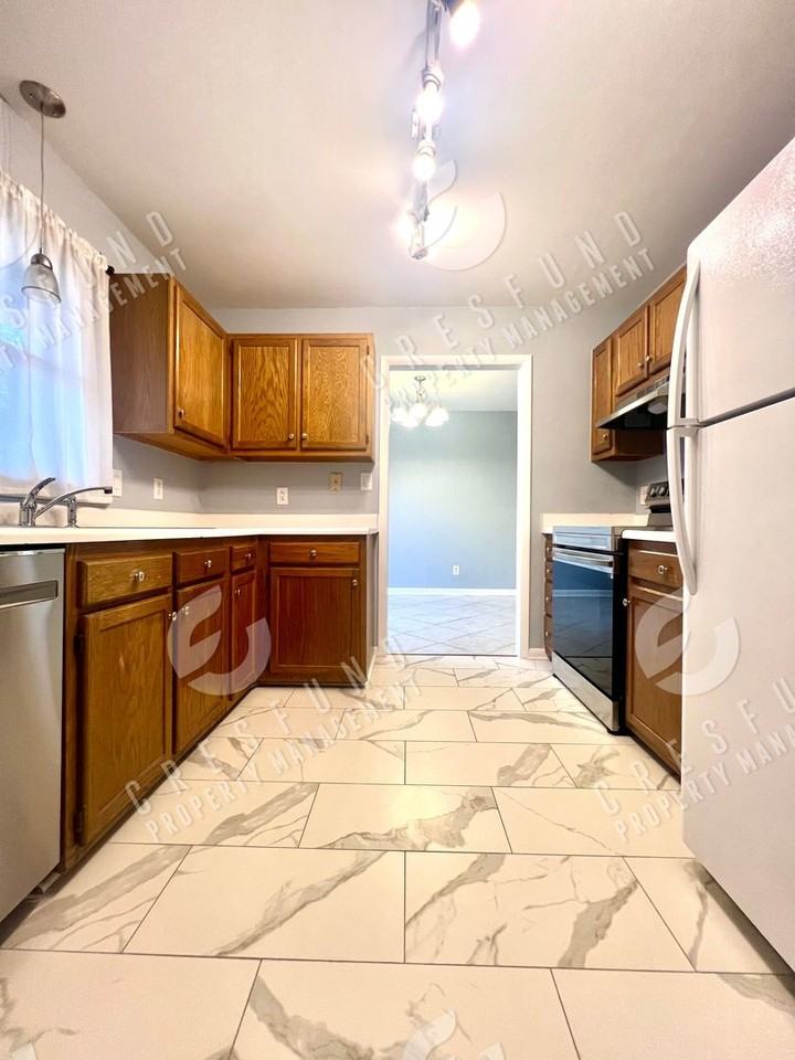 1221 Butterwood Cir - Photo 4 of 16