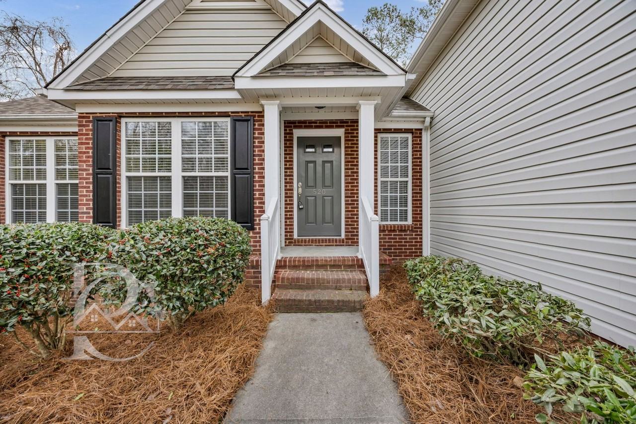 520 Menauhant Ct - Photo 2 of 34