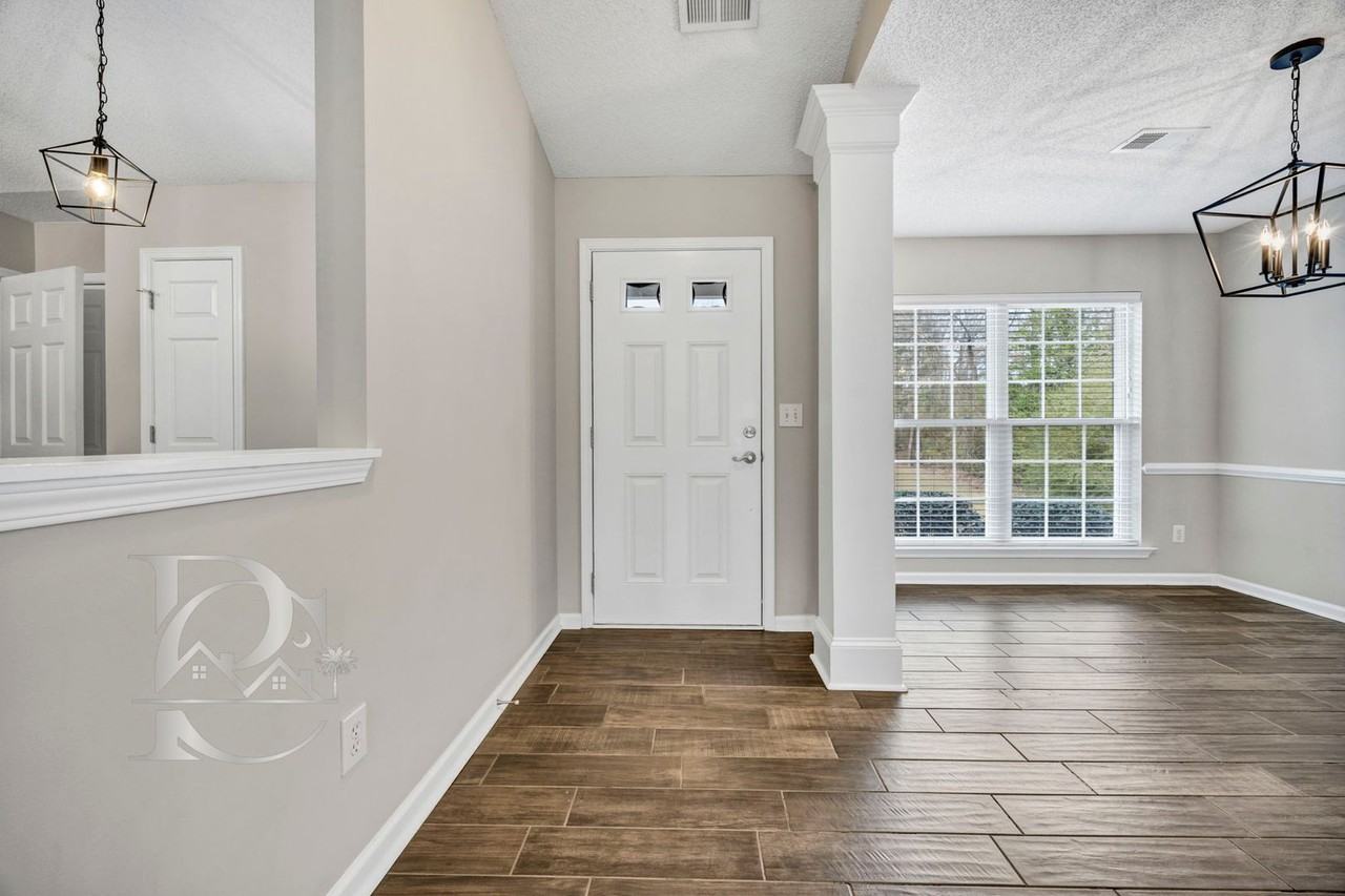 520 Menauhant Ct - Photo 4 of 34