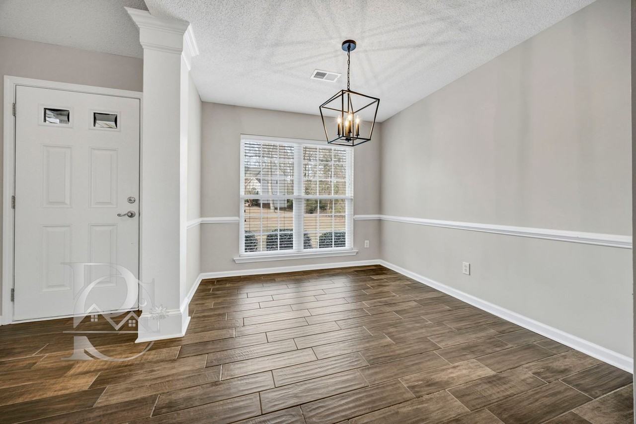 520 Menauhant Ct - Photo 5 of 34