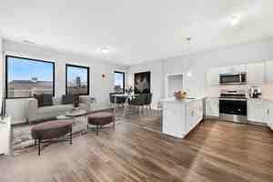featured image of 1900 W Lawrence Ave