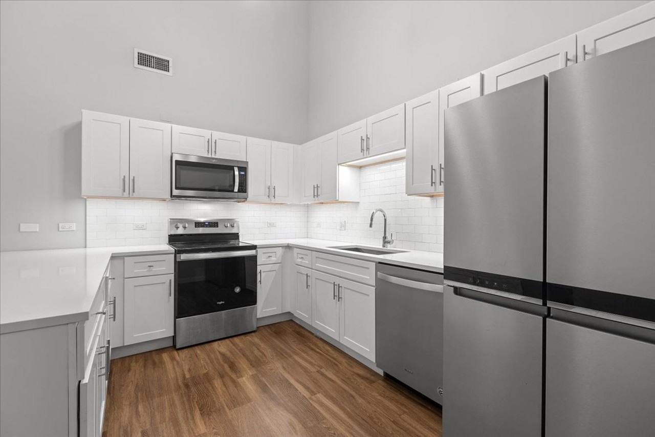 1900 Lawrence - Photo 2 of 31
