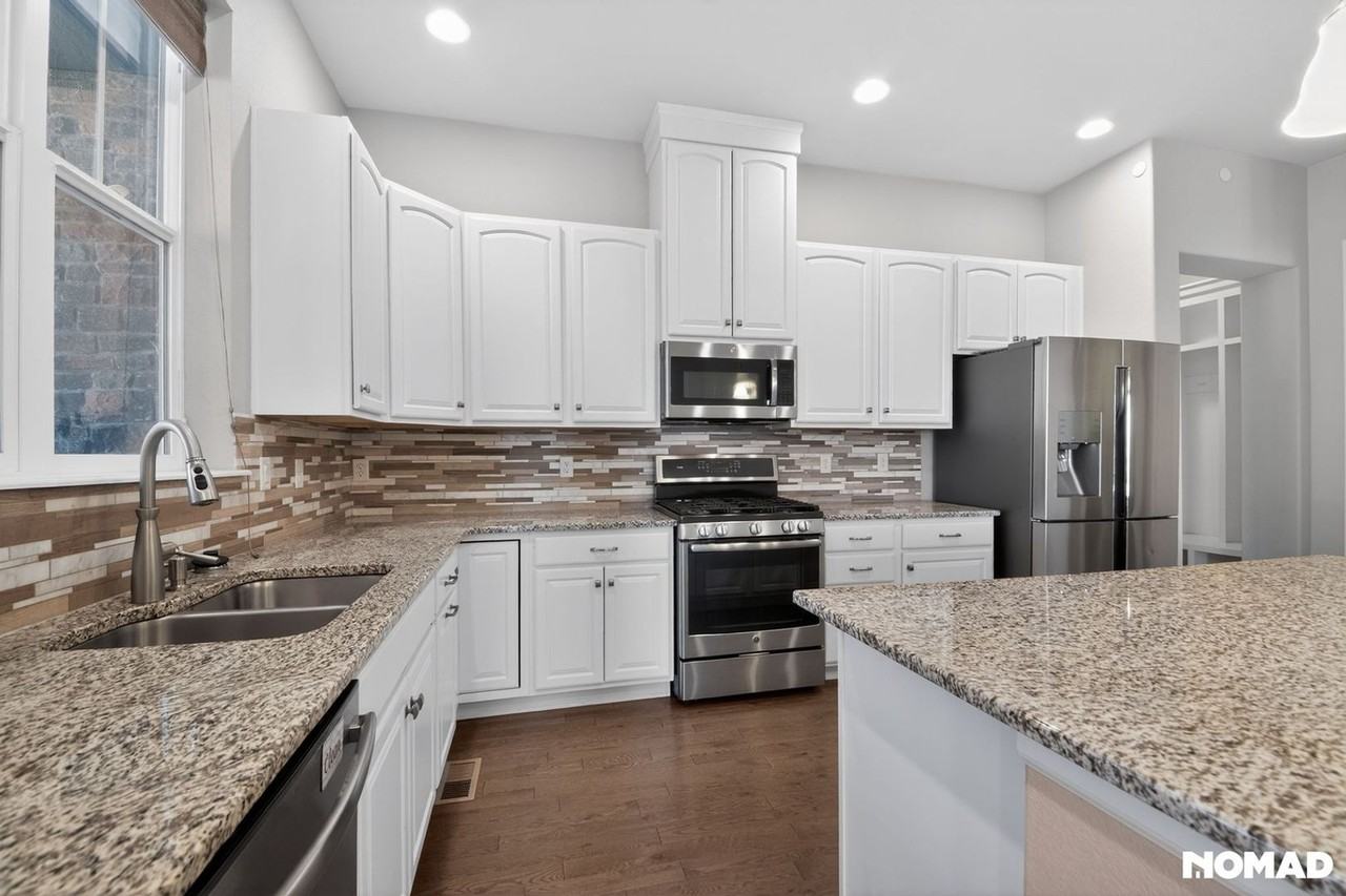 11009 Yates Ct - Photo 3 of 31