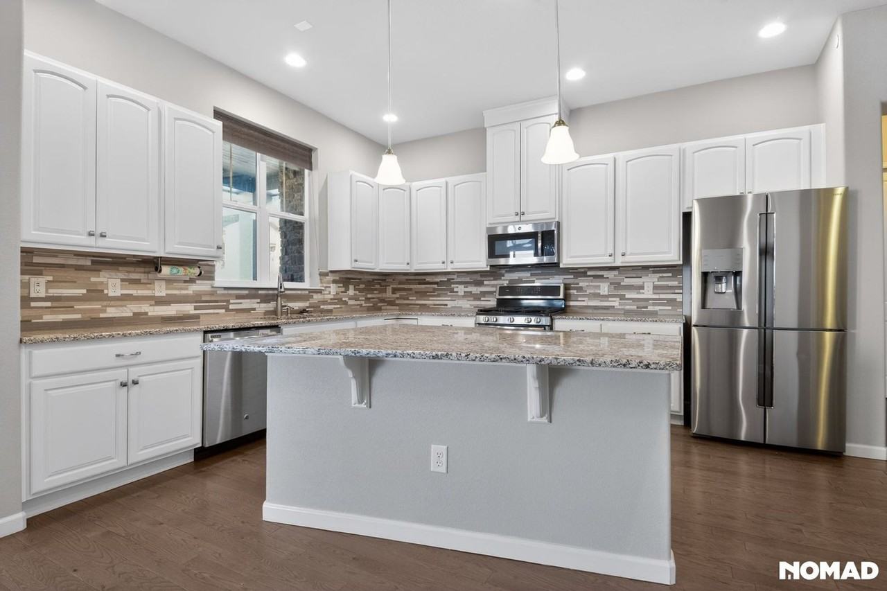 11009 Yates Ct - Photo 4 of 31