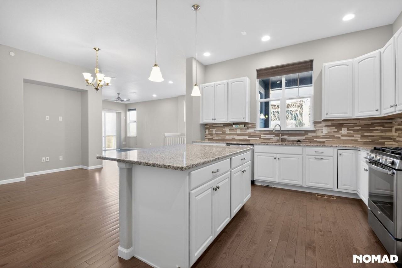 11009 Yates Ct - Photo 5 of 31