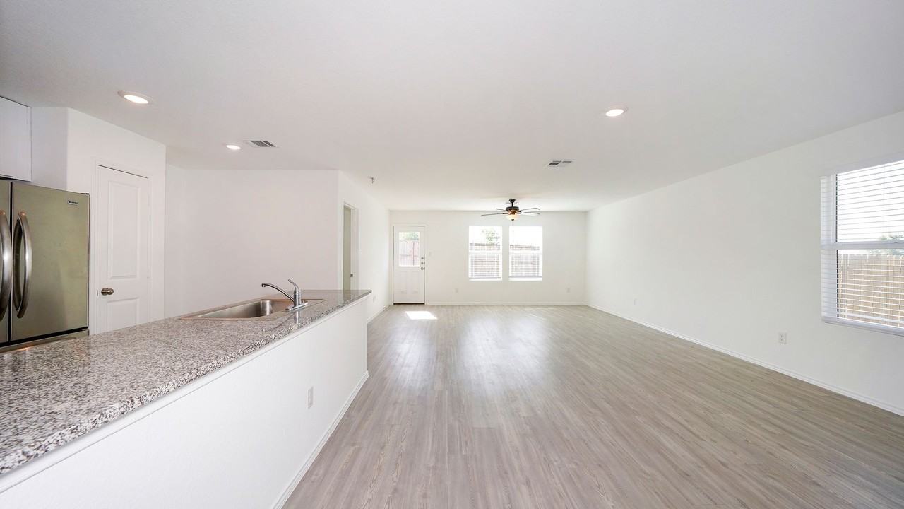 5926 Seaside Mnr - Photo 5 of 35