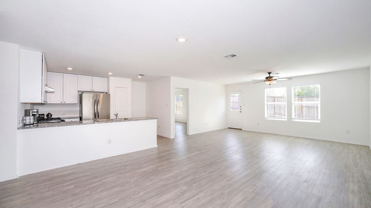 5926 Seaside Mnr - Photo 6 of 35