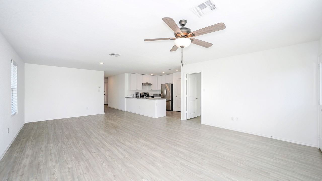 5926 Seaside Mnr - Photo 7 of 35