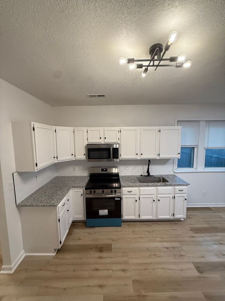 420 N Blake St - Photo 5 of 15