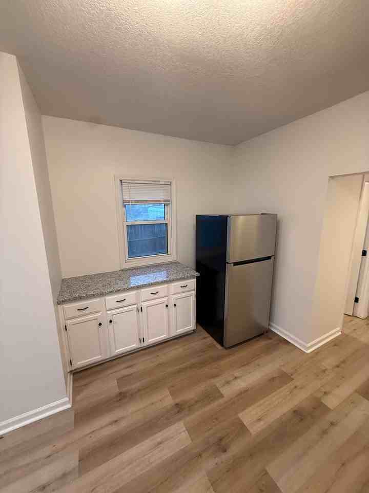 420 N Blake St - Photo 6 of 15