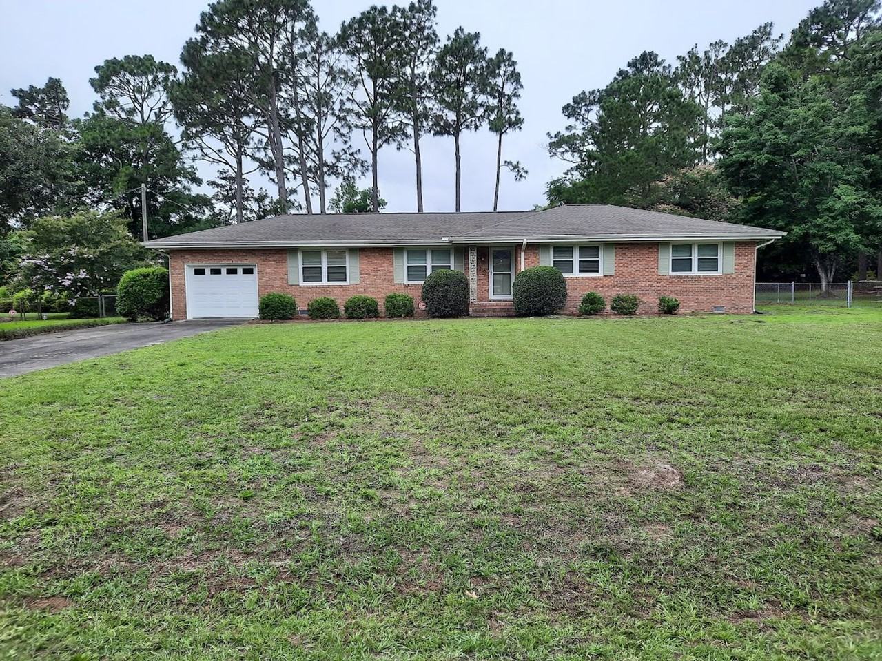 210 Madeline Dr - Photo 2 of 20