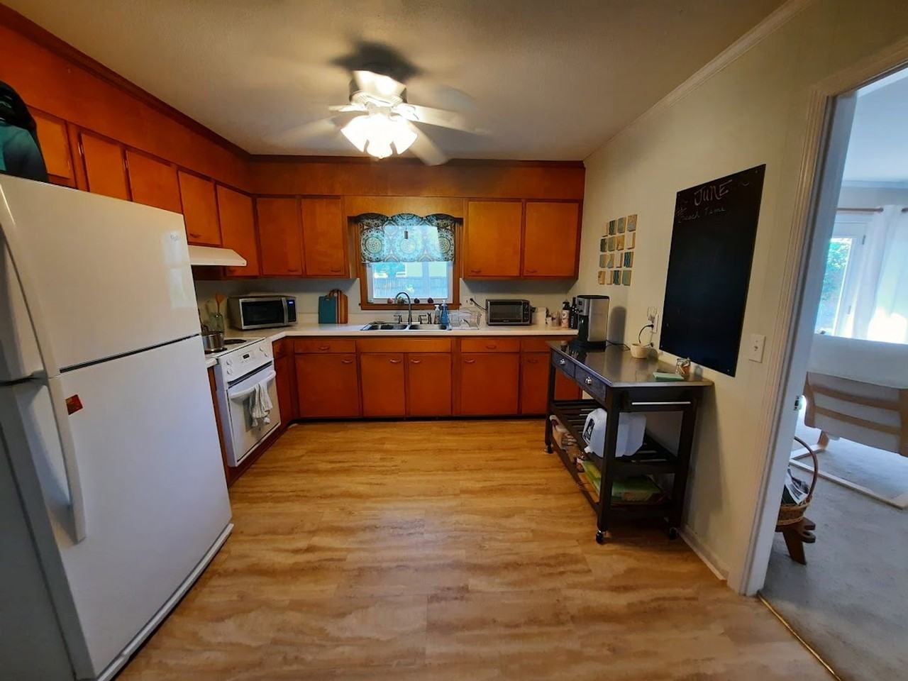 210 Madeline Dr - Photo 5 of 20