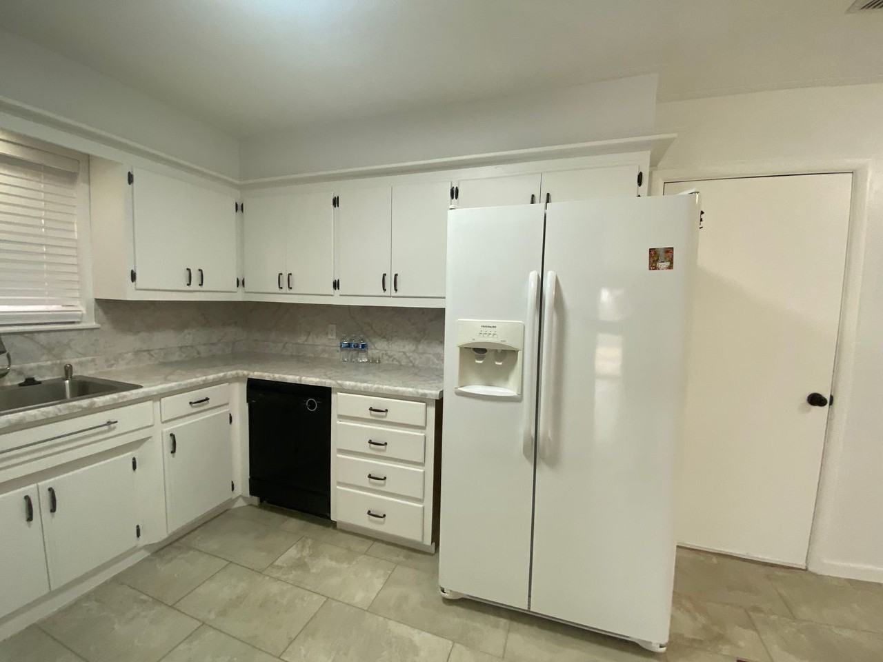 1225 N Vermont Ave - Photo 4 of 18