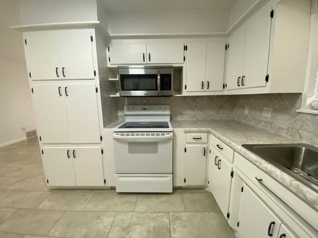 1225 N Vermont Ave - Photo 5 of 18