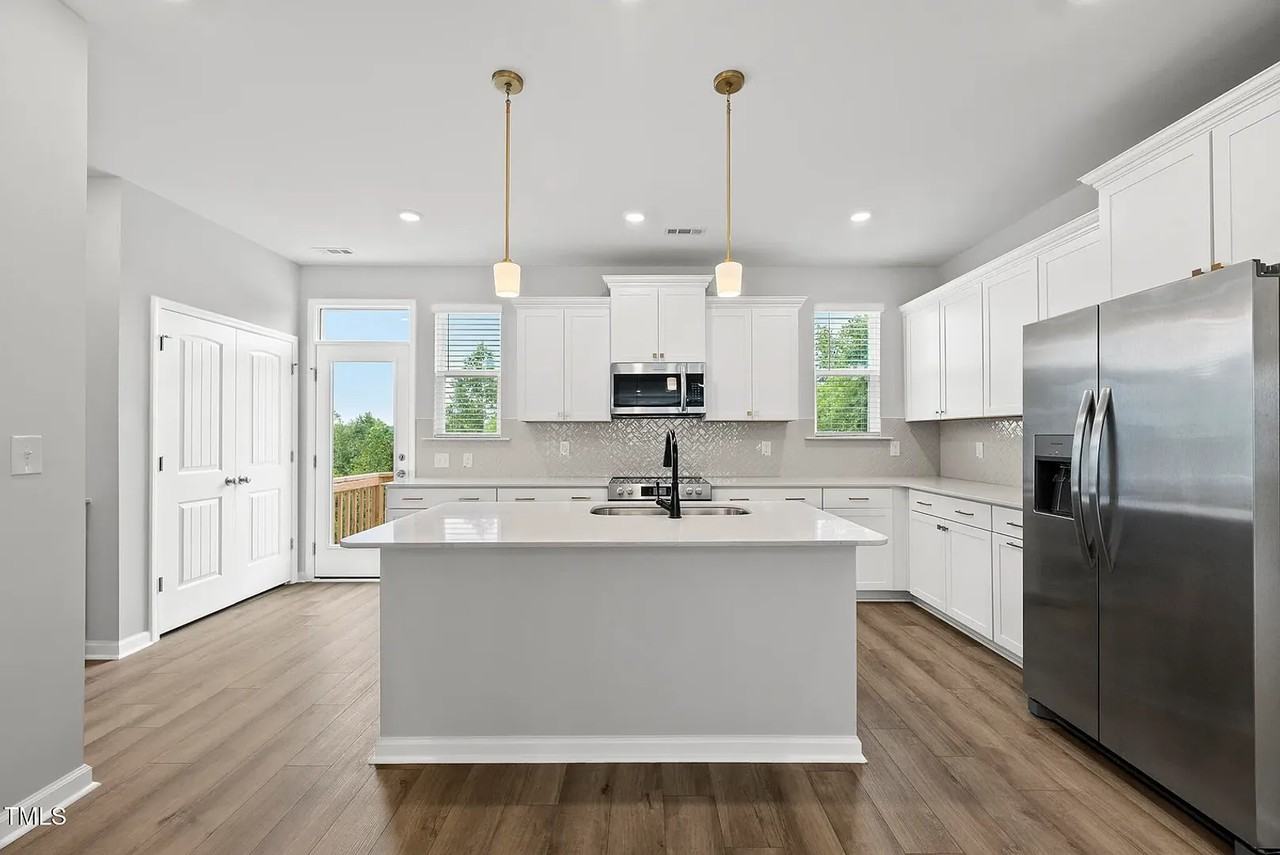 311 Chesapeake Commons St - Photo 3 of 19