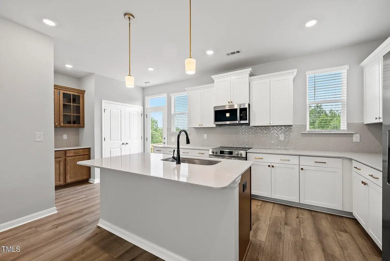 311 Chesapeake Commons St - Photo 5 of 19