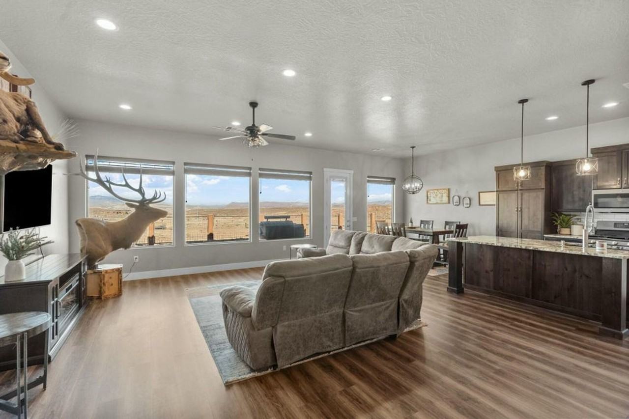 5936 S Desert Crest Dr - Photo 5 of 17