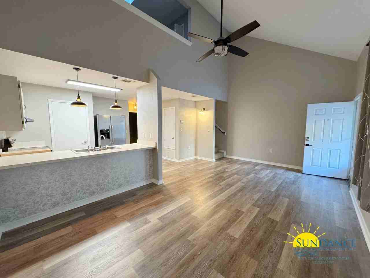 947 Ashley Ln - Photo 4 of 25