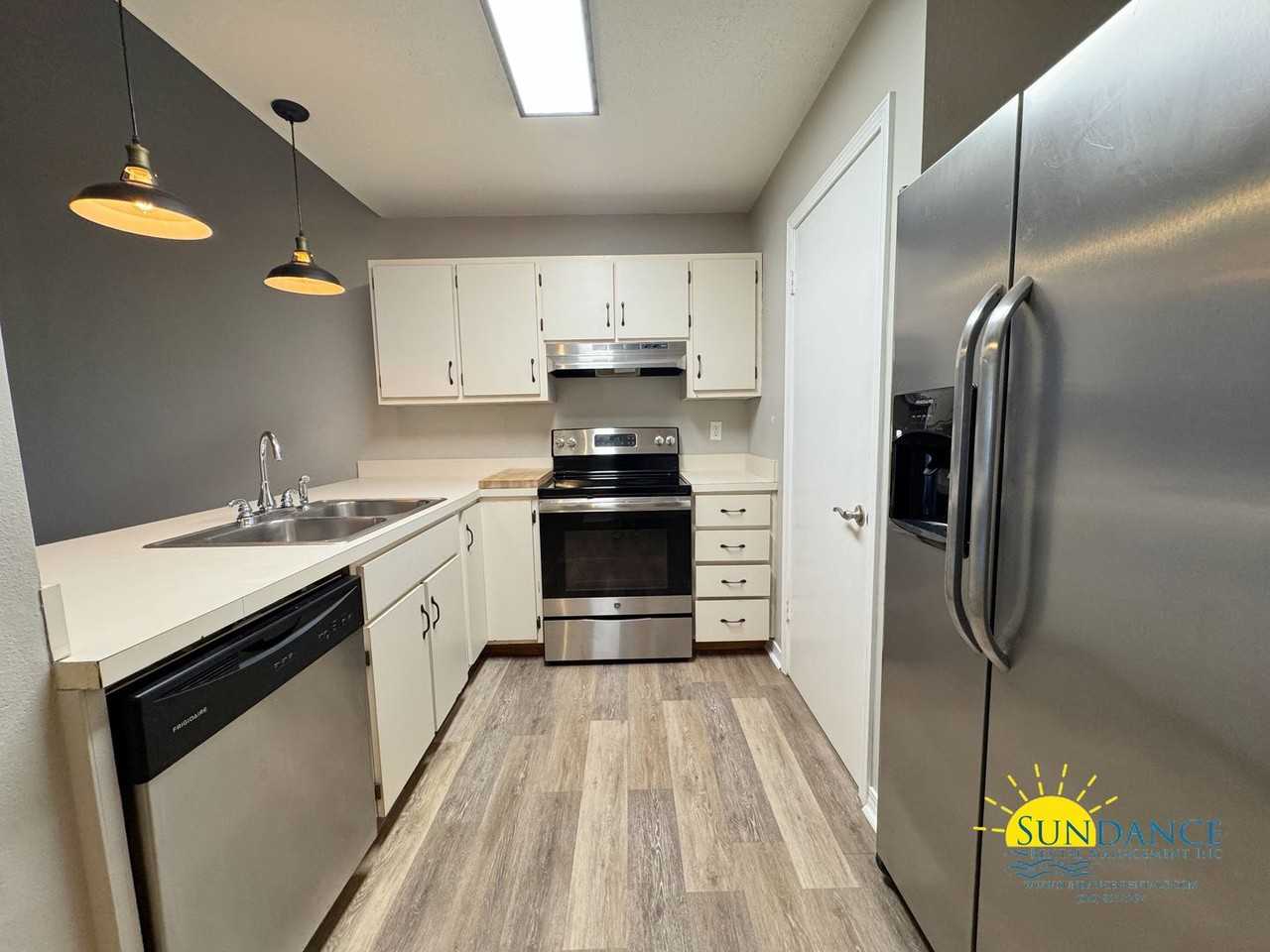 947 Ashley Ln - Photo 6 of 25