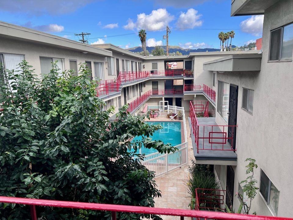 5855 Carlton Way - Photo 3 of 51