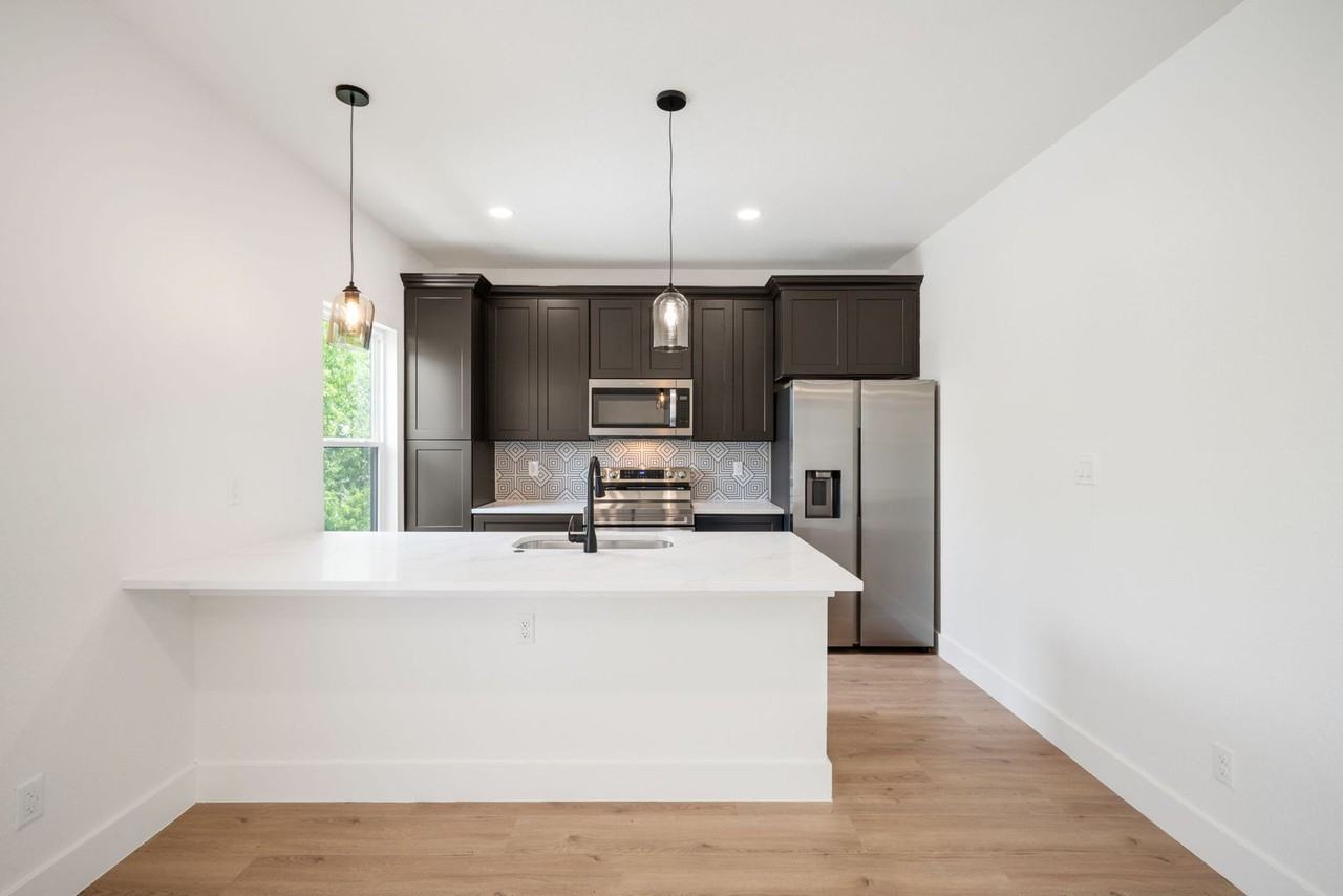 247 Princeton Ave - Photo 2 of 16