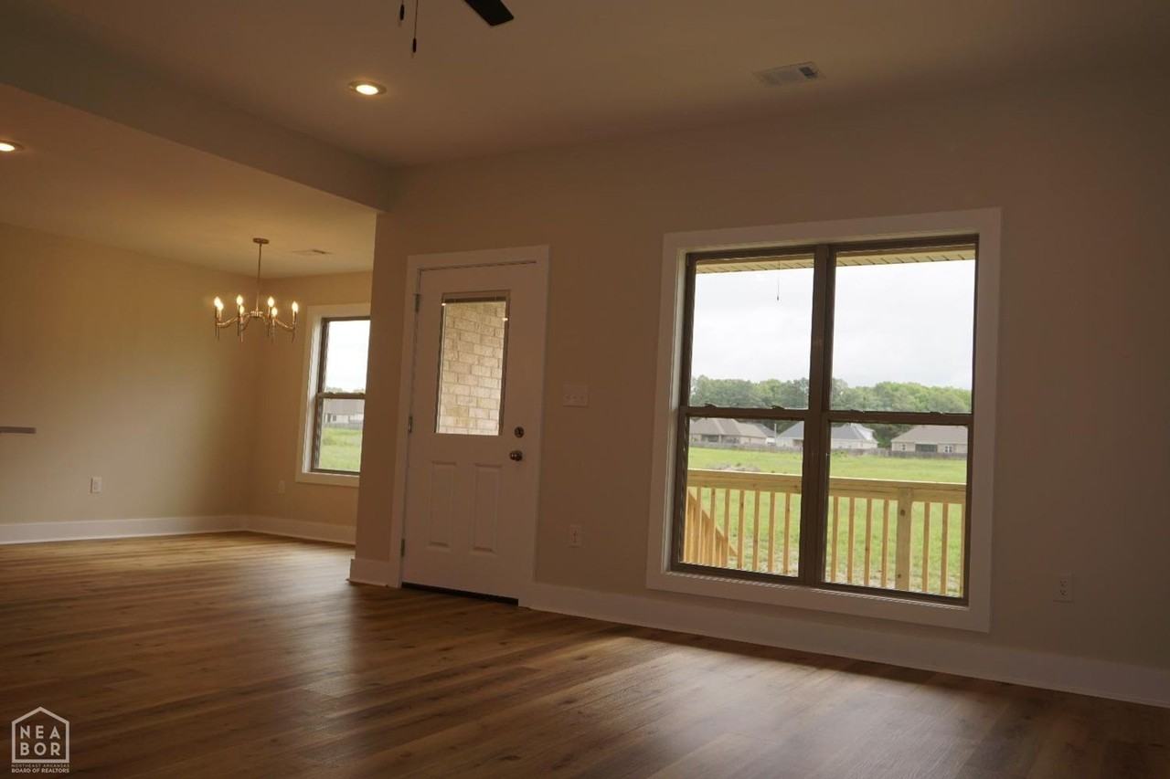 1814 N Oak St - Photo 5 of 22