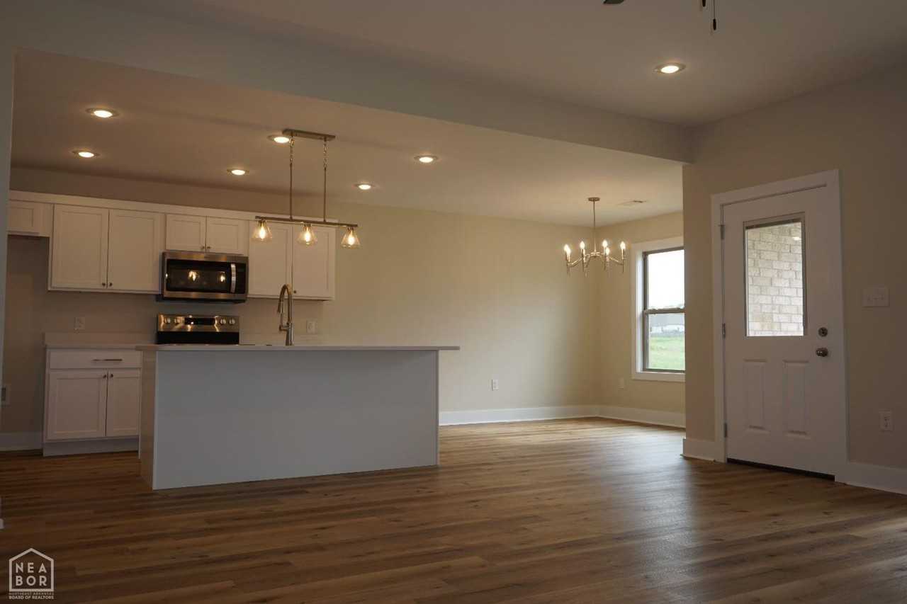 1814 N Oak St - Photo 6 of 22