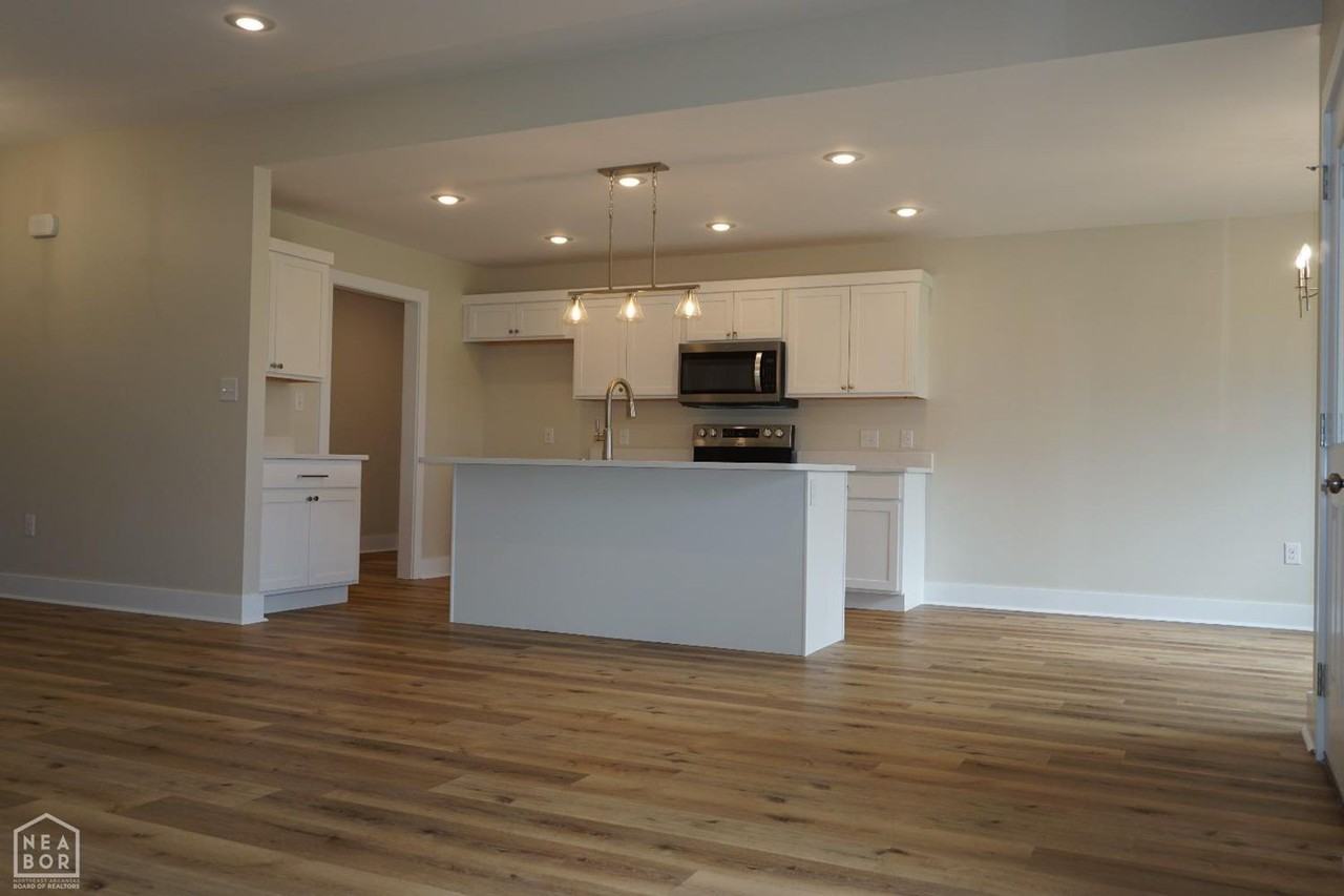 1814 N Oak St - Photo 7 of 22