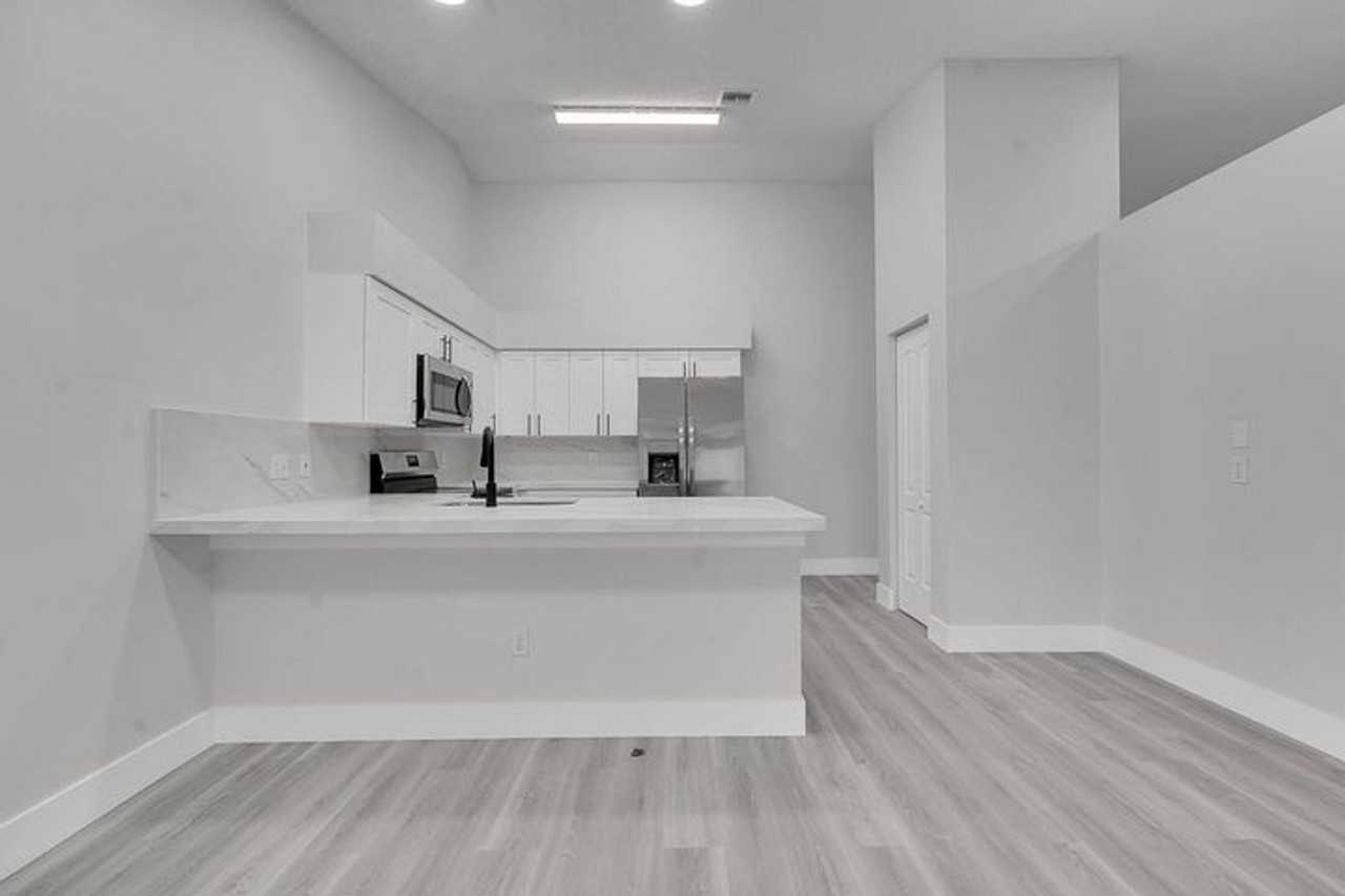 13048 Meadowbreeze Dr - Photo 2 of 15