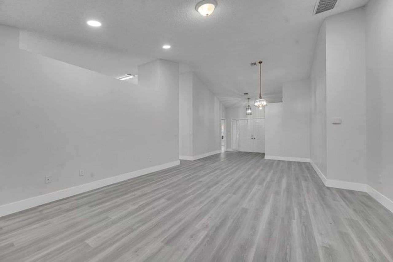 13048 Meadowbreeze Dr - Photo 4 of 15