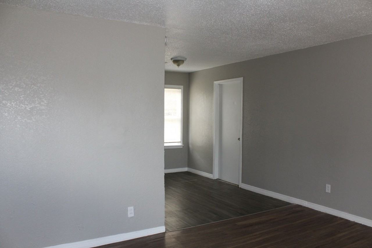 4524 Se 20th St - Photo 2 of 19