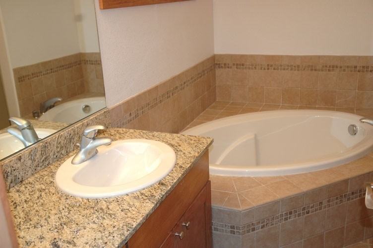 546 Se Jackson St - Photo 2 of 14