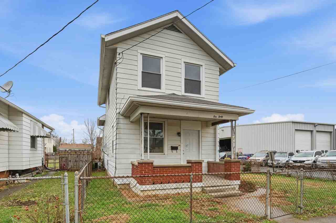 1040 Forest Ave - Photo 2 of 50