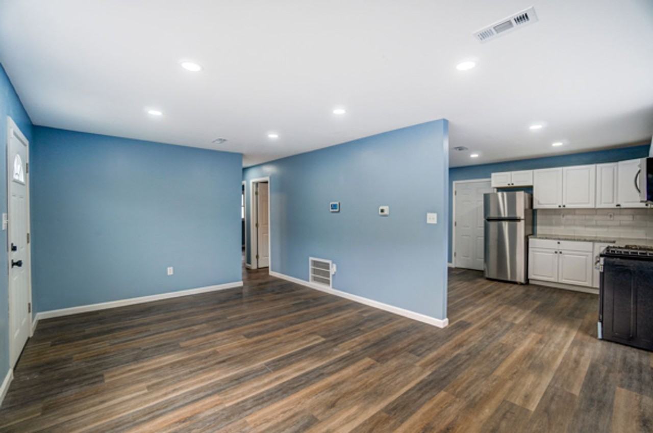 4692 Kirby Ave - Photo 6 of 26