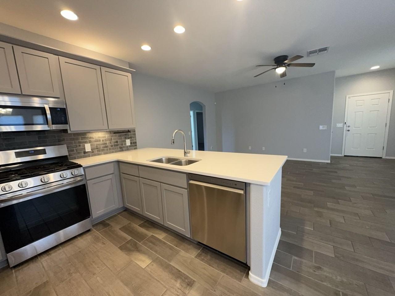 3828 Big Bend St - Photo 6 of 23