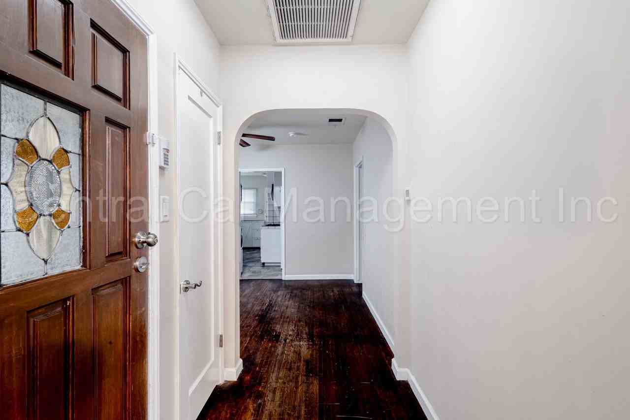 27 Quincy St - Photo 5 of 19