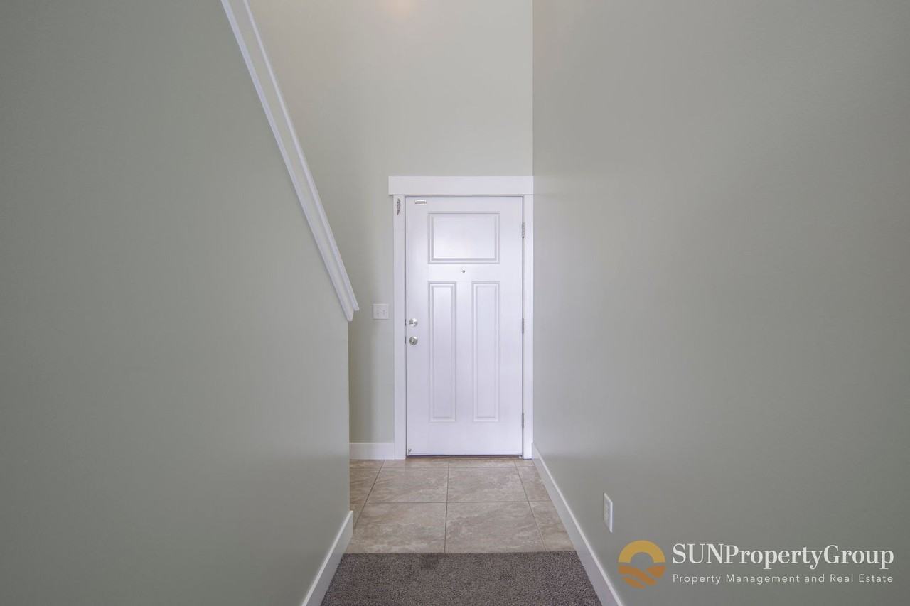 1867 W Park Heights Dr - Photo 2 of 25