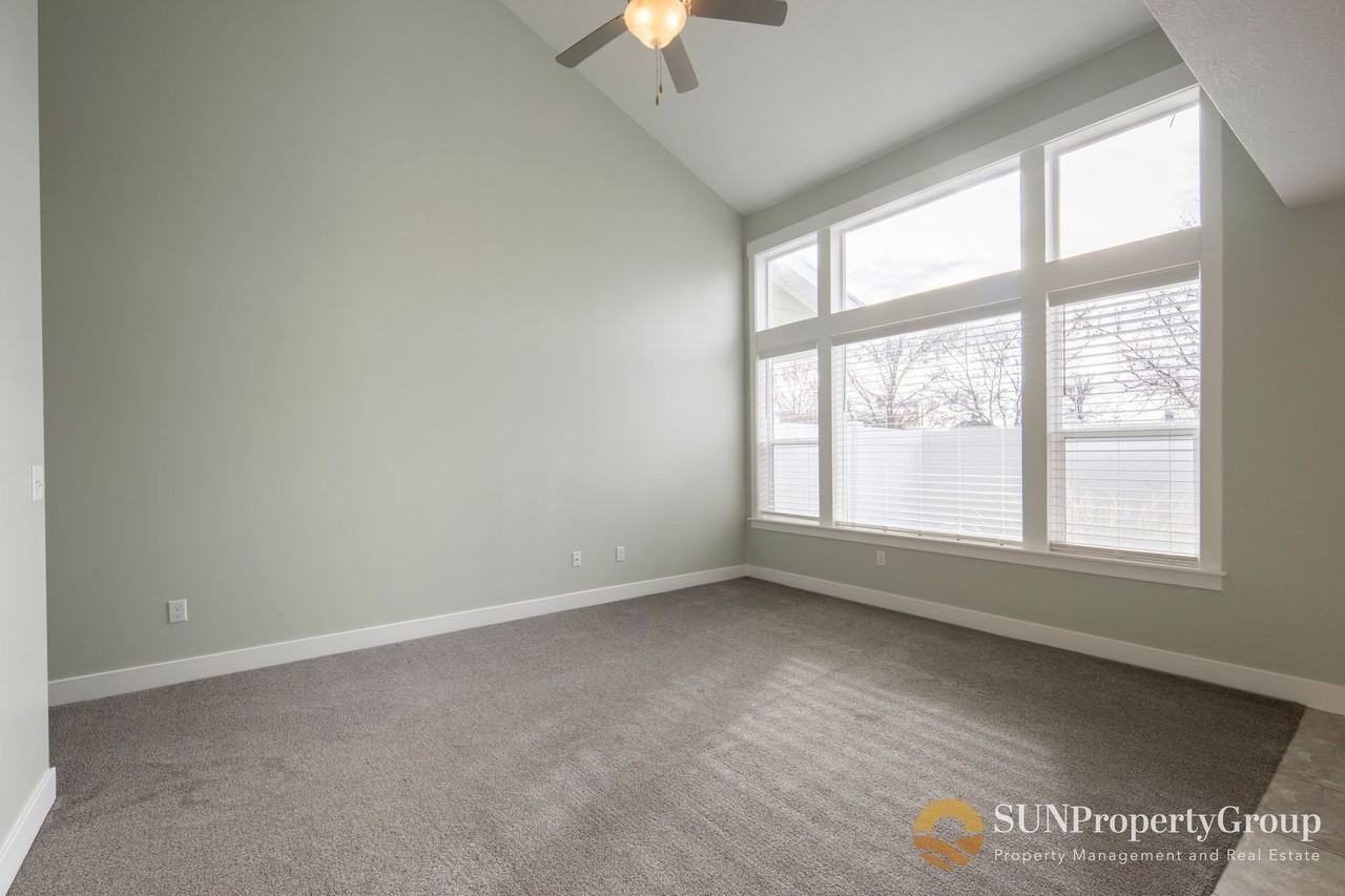 1867 W Park Heights Dr - Photo 4 of 25